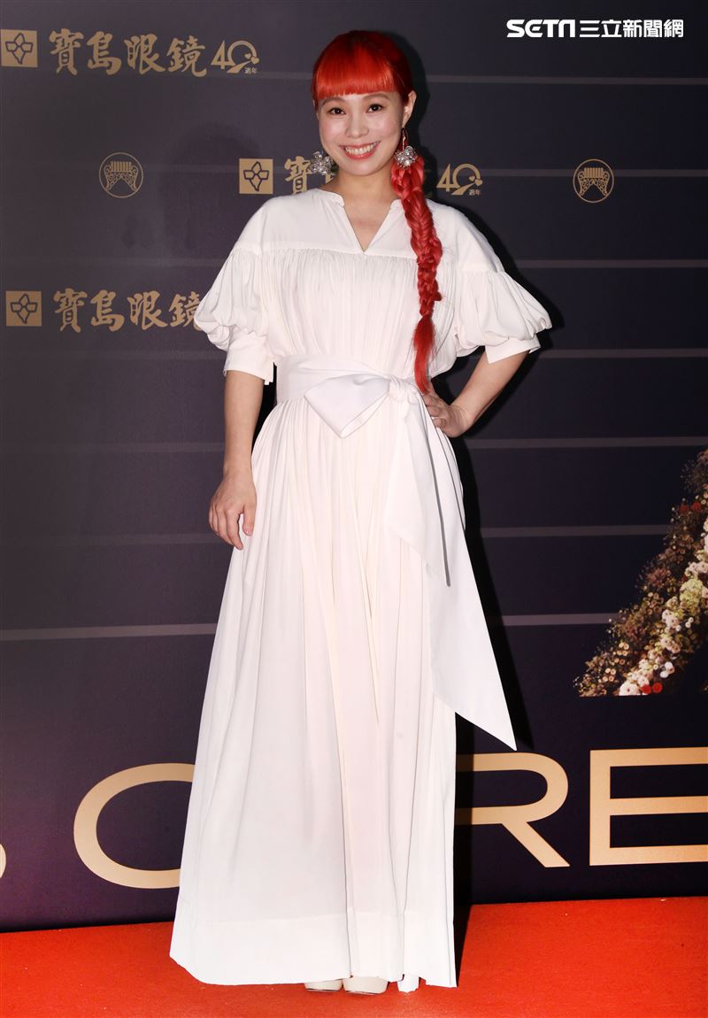 第31屆金曲獎星光背板歌手爭艷許哲珮。（記者邱榮吉.林聖凱/攝影）