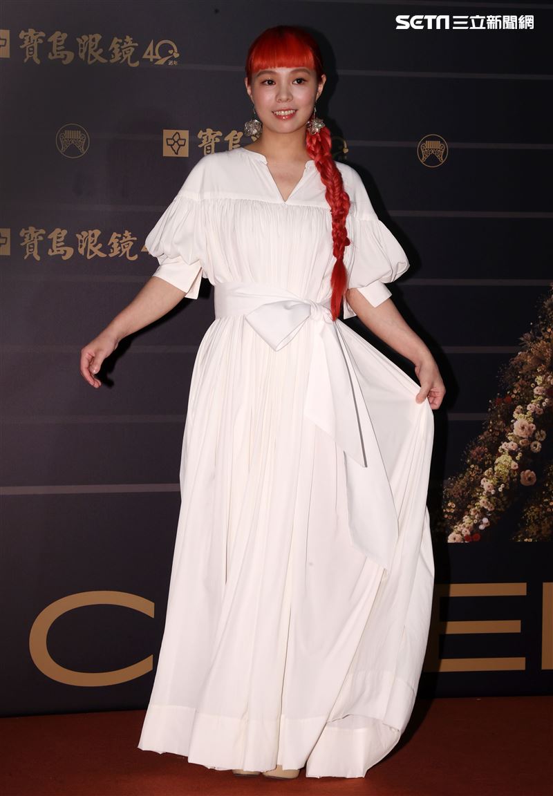 第31屆金曲獎星光背板歌手爭艷許哲珮。（記者邱榮吉.林聖凱/攝影）