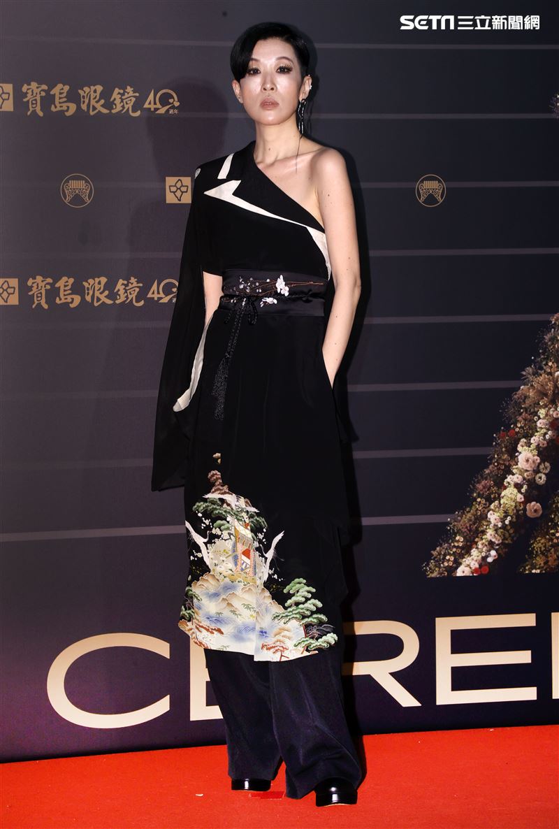 第31屆金曲獎星光背板歌手爭艷陳珊妮。（記者邱榮吉.林聖凱/攝影）