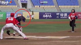 張麗善開球打中廖了以／縣府提供