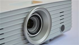 投影機，投影布幕（示意圖／翻攝自Pixabay）
