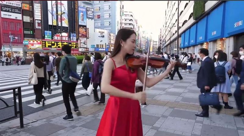 正妹演奏《我的祖國》陸網一看卻怒了