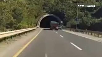 砂石車開內線…下秒隧道口撞飛休旅車
