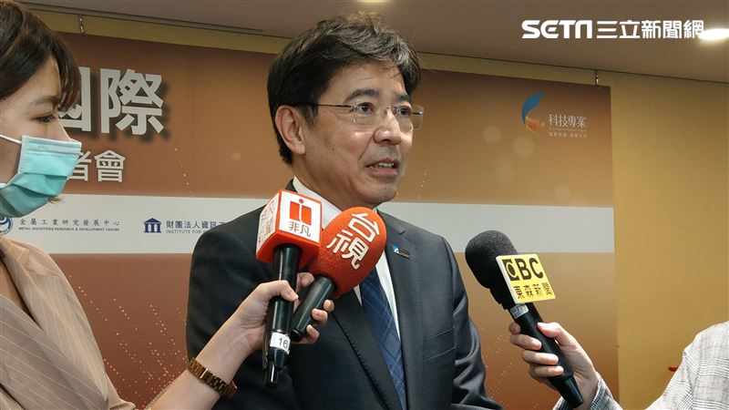 對電力人才的重視,不僅是台灣電力與能源工程協會理事長劉文雄職涯上的實踐,更是兩代電力人的精神傳承。劉文雄與父親劉書勝兩代皆長期投入電力產業,劉書勝曾任台電業務處處長,是台灣電力系統轉型升級的重要推手。為延續這份使命,劉文雄以父親之名成立「劉書勝紀念獎」,設有優秀青年工程師獎及傑出工程師獎,鼓勵不同世代的工程人才投入電力與能源領域。(圖/資料照)