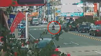 阿伯騎代步車飄馬路　龜速占路還逆向