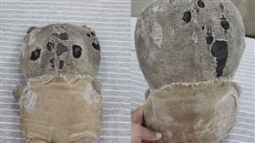 布偶殘破不堪，泛黃又發黑，還有多處修補痕跡。（圖／翻攝自微博）