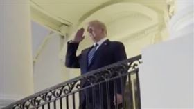 ▲川普於推特上發文，以充滿壯闊配樂影片，宣告自己回到白宮，但剪掉了他脫掉口罩的過程。（圖／翻攝自川普推特）