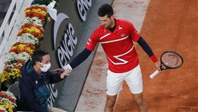 ▲喬科維奇（Novak Djokovic）法網又誤擊線審。（圖／美聯社／達志影像）