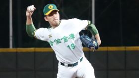 爆米花聯盟開打　合庫吳昇峰好投助隊搶勝2020爆米花棒球聯盟賽事5日開打，合作金庫成棒隊王牌投手吳昇峰先發7局飆10K無失分，助隊以10比0、7局擊敗對手奪勝。圖為108年12月15日吳昇峰在爆米花聯盟賽事出戰畫面。中央社記者謝靜雯攝　109年10月5日