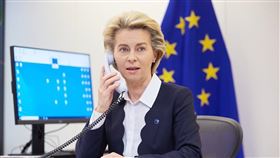 歐洲聯盟執行委員會主席范德賴恩5日表示，上週二因參與的一場會議有人確診武漢肺炎，她已採檢2次結果皆陰性。（圖取自twitter.com/vonderleyen）