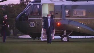 川普搭直升機強勢回歸　鄉民：解瘋了