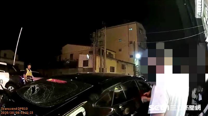 砸賓士炫「我車多」　一查車主不是他