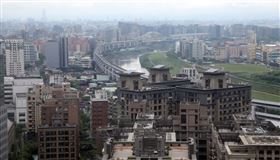 六都9月買賣移轉棟數達2.4萬棟，房仲指出，低利加上資金充沛，帶動市場買盤快速回籠，房市第3季出現淡季不淡，移轉數寫下57個月新高。（中央社檔案照片）