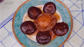 ▲YouTuber「Toyz」開箱世界最大的鮑魚。（圖／Toyz 授權）