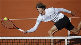 ▲德國選手茲韋列夫（Alexander Zverev）發燒仍下場打法網。（圖／美聯社／達志影像）