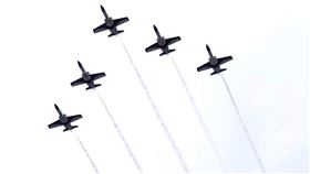 109年國慶全兵力預演軍則以5架F-16戰機與5架AT-3教練機進行「快速機分列式」（圖／記者邱榮吉攝影）