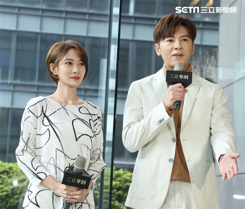 李國毅、李亦捷出席三立新八點華劇「廢財闖天關」男女主角卡司發布會。（記者邱榮吉/攝影）