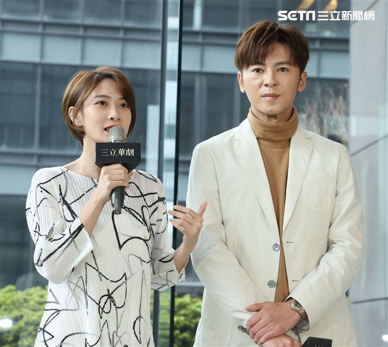李國毅、李亦捷出席三立新八點華劇「廢財闖天關」男女主角卡司發布會。（記者邱榮吉/攝影）