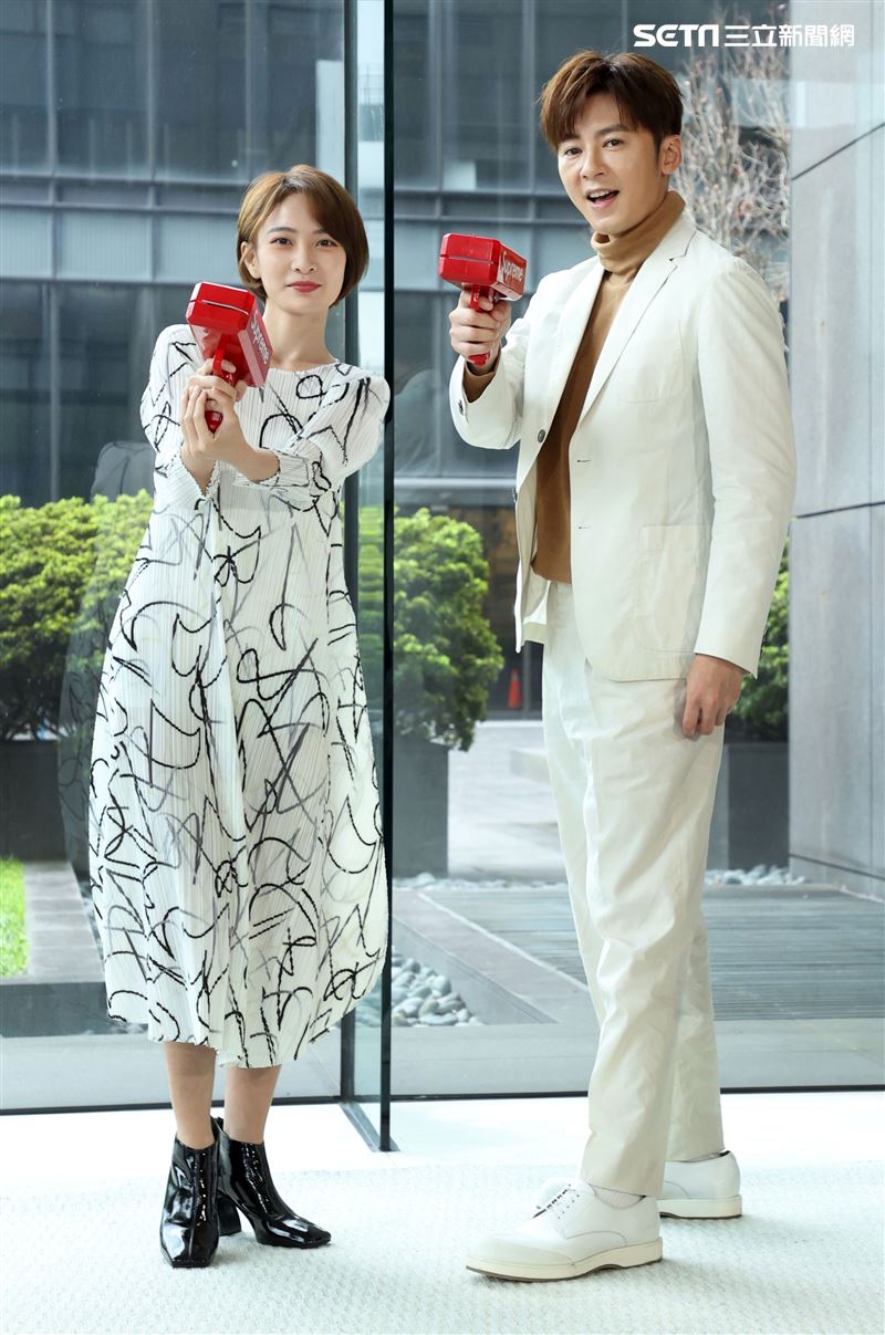 李國毅、李亦捷出席三立新八點華劇「廢財闖天關」男女主角卡司發布會。（記者邱榮吉/攝影）