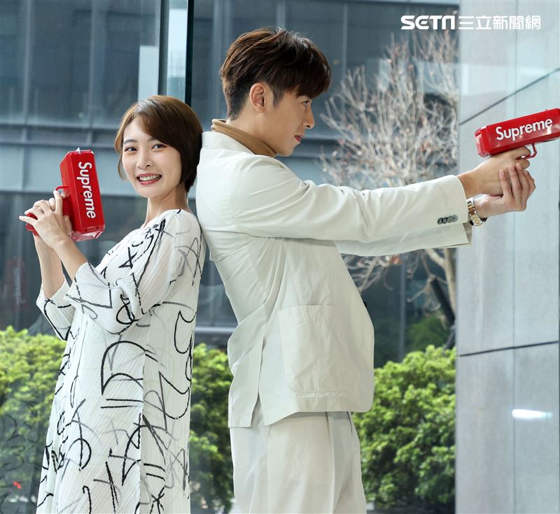 李國毅、李亦捷出席三立新八點華劇「廢財闖天關」男女主角卡司發布會。（記者邱榮吉/攝影）