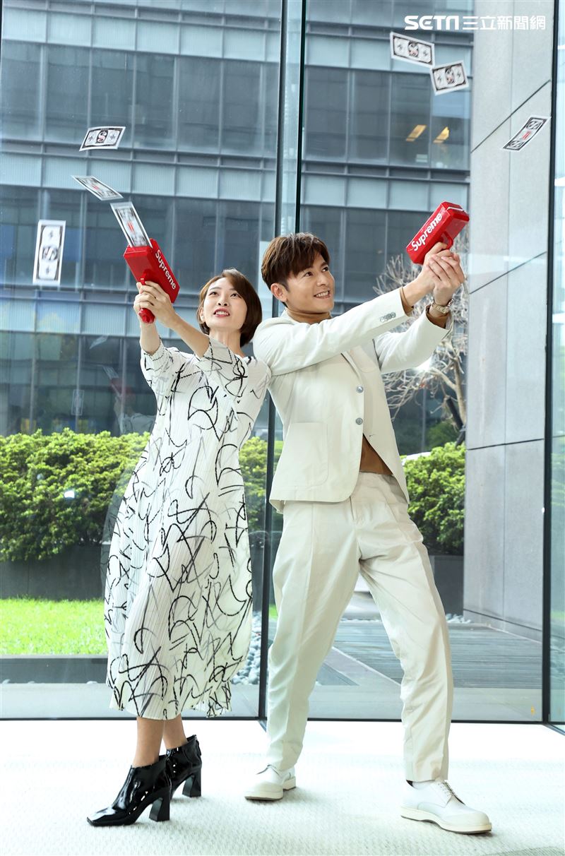 李國毅、李亦捷出席三立新八點華劇「廢財闖天關」男女主角卡司發布會。（記者邱榮吉/攝影）