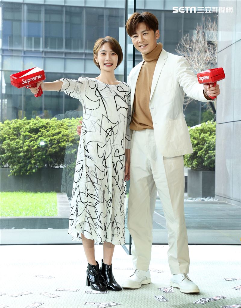 李國毅、李亦捷出席三立新八點華劇「廢財闖天關」男女主角卡司發布會。（記者邱榮吉/攝影）