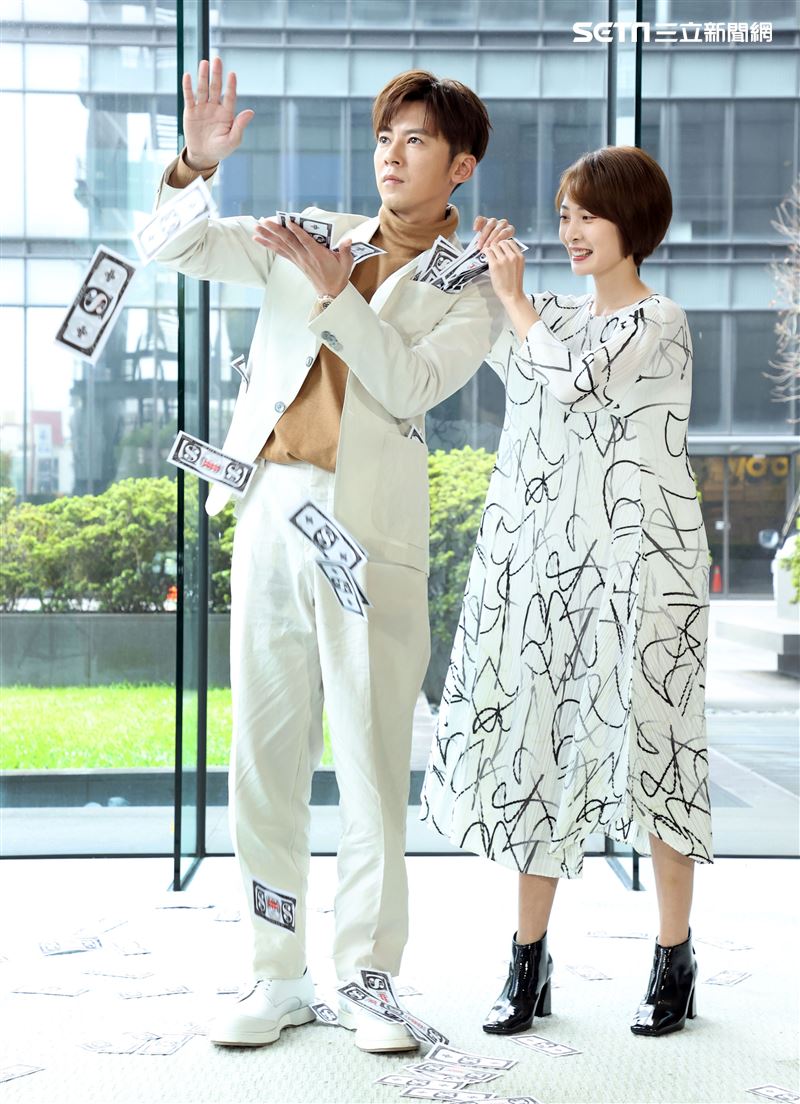 李國毅、李亦捷出席三立新八點華劇「廢財闖天關」男女主角卡司發布會。（記者邱榮吉/攝影）