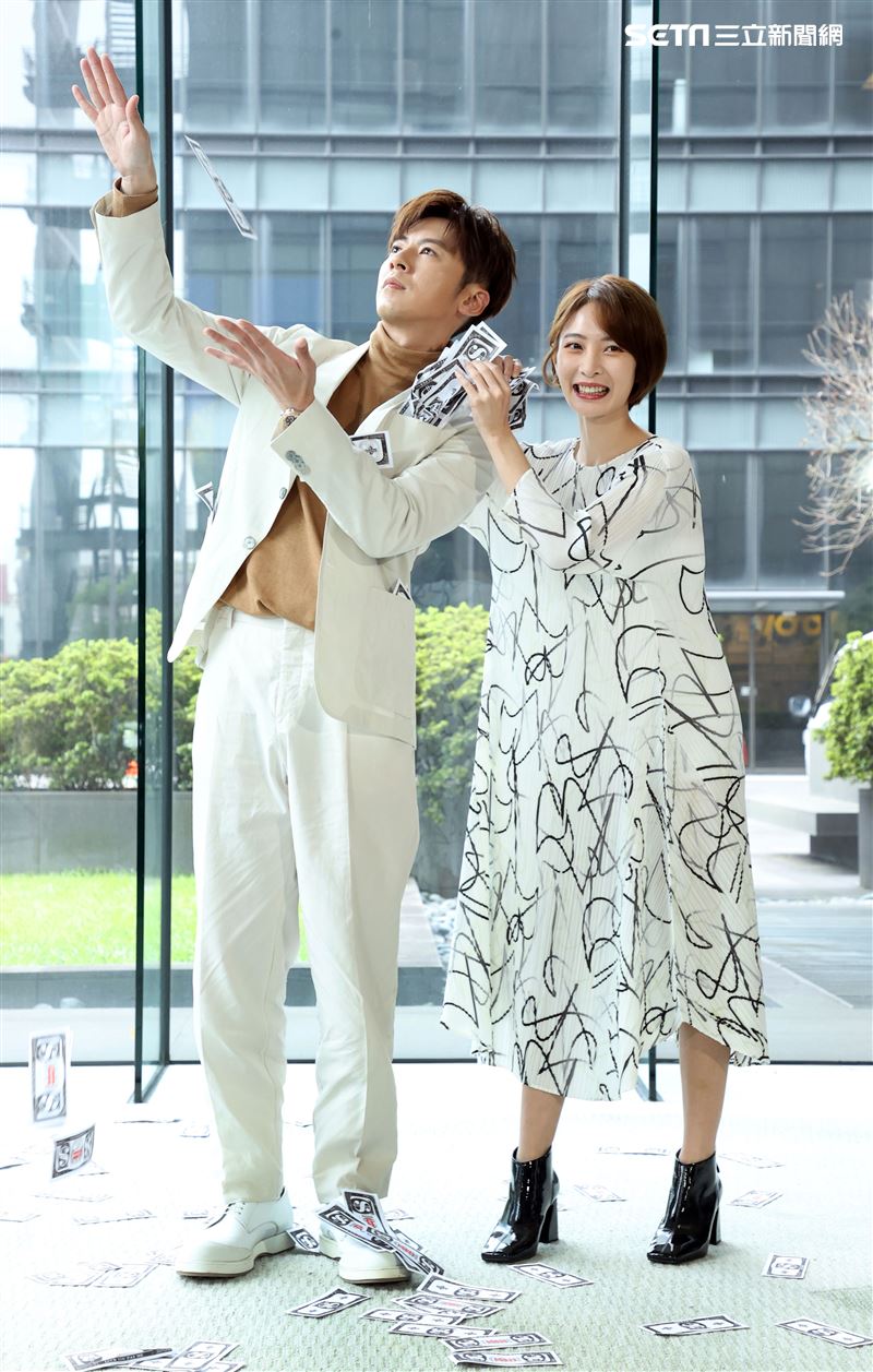 李國毅、李亦捷出席三立新八點華劇「廢財闖天關」男女主角卡司發布會。（記者邱榮吉/攝影）