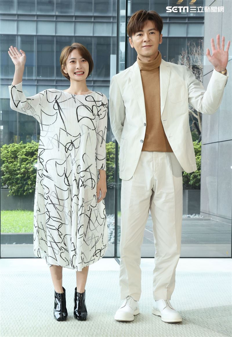 李國毅、李亦捷出席三立新八點華劇「廢財闖天關」男女主角卡司發布會。（記者邱榮吉/攝影）