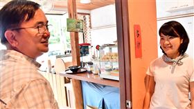 改善台東縱谷2休閒農業區  劉櫂豪協助爭取經費台東關山鎮農會及池上鄉農會積極改善休閒農業區硬體設施，民進黨籍立法委員劉櫂豪（左）協助爭取核定補助經費新台幣726萬9000元。（劉櫂豪服務處提供）中央社記者盧太城台東傳真  109年10月6日