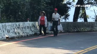 台14甲清境段　無人行道遊客走水溝