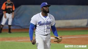 ▲富邦悍將先發投手索沙135球完投勝。（圖／記者劉彥池攝影）