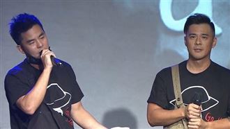 小鬼遺作歌　柯有倫、竇智孔哽咽獻唱