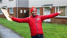 ▲他買彩券，鄰居都中獎。（圖／翻攝自推特）