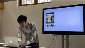 市場景觀色譜計畫　將影像轉譯成樂音（1）忠泰建築文化藝術基金會進駐經營新富町文化市場後，從2017年起推動展覽徵件計畫，今年由藝術家吳修銘以「百位唱片行－市場景觀色譜計畫」脫穎而出，把所拍下的街道影像參數設計為數位音訊，並生成AI音樂。中央社記者陳秉弘攝　109年10月6日