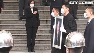李登輝骨灰抵五指山 小英率群官迎靈