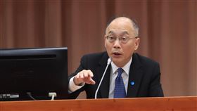 故宮院長吳密察立院業務報告受疫情衝擊，境外管制影響外國觀光客來台，故宮北院參觀人數銳減，故宮院長吳密察（圖）7日在立法院教育及文化委員會業務報告指出，今年目標國人參觀故宮北院要有74萬人；截至9月已累計27萬人。中央社記者吳家昇攝　109年10月7日