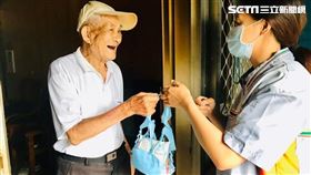 花蓮的7-ELEVEN鳳林門市「好鄰居送餐隊」為長輩送餐（圖／統一超提供）
