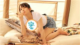 吉岡里帆睽違兩年推出第2本寫真集《里帆採取 by Asami Kiyokawa》。（圖／翻攝自吉岡里帆IG）