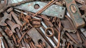 鐵釘,情緒管理,腹痛,螺絲起子,pixabay
