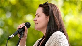 白俄羅斯總統大選後政局動盪，被迫流亡的反對派候選人季哈諾夫斯卡婭（圖）訪問柏林，會晤總理梅克爾等德國政要。（圖／翻攝自維基百科，作者：Serge Serebro, Vitebsk Popular News, CC BY-SA 4.0）