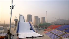 中國：北京冬奧提供台灣選手享主場待遇中國國家體育總局官員25日說，大陸舉辦2022年北京冬奧會、2022年杭州亞運會等系列國際大型賽事，將優先提供台灣運動員享受主場待遇。圖為北京冬奧會的滑雪大跳台場地，8日實施人工造雪。（中新社提供）中央社  108年12月25日