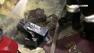 電池充電突起火　民宅竄煙住戶遭嗆傷