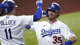 ▲貝林傑（Cody Bellinger）單膝跪地開轟。（圖／美聯社／達志影像）