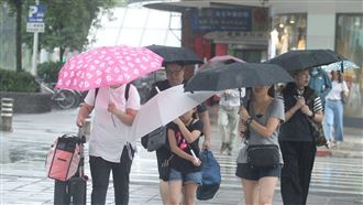 梅雨季首波鋒面撲台!迎風面恐強降雨