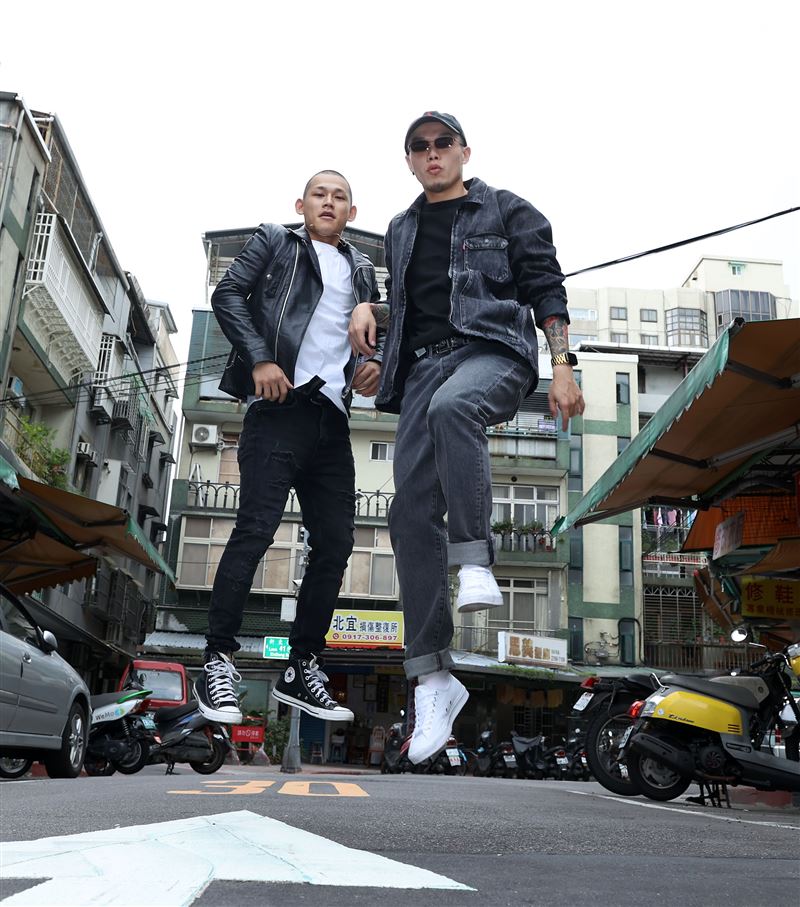 草屯囝仔三立新聞網專訪。（記者邱榮吉/攝影）