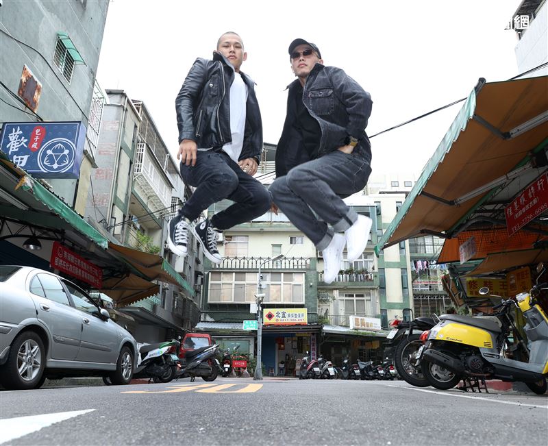 草屯囝仔三立新聞網專訪。（記者邱榮吉/攝影）