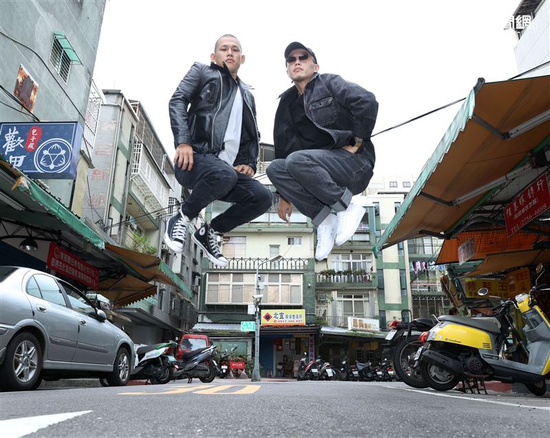 草屯囝仔三立新聞網專訪。（記者邱榮吉/攝影）