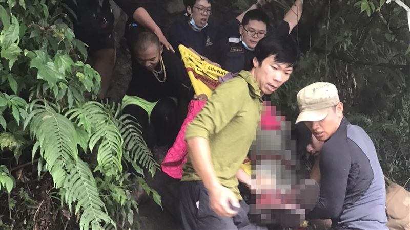 她爬嘉明湖忽倒地不起　送醫搶救不治
