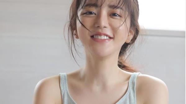 大胃王女神炸美胸！雙球直接溢出背心